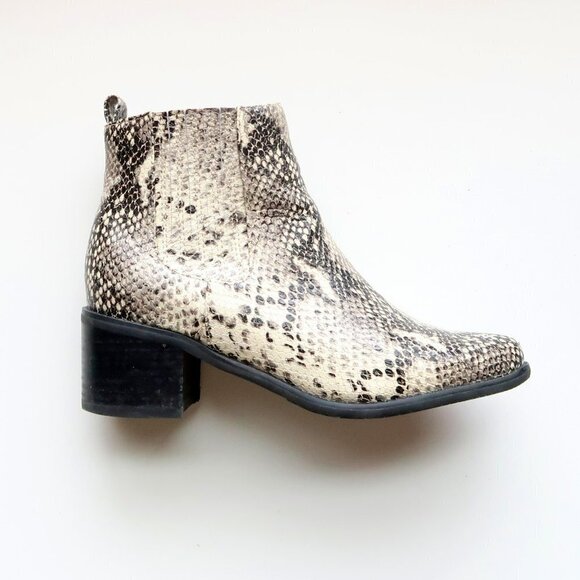 Blondo Snakeskin Leather Waterproof Block Heel Pointy Toe Ankle Boots / Booties - Picture 9 of 16